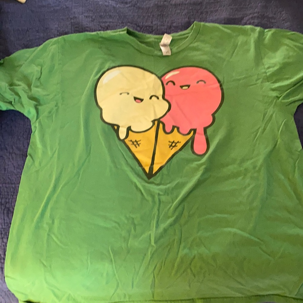 Smiling ice cream cones t-shirt!